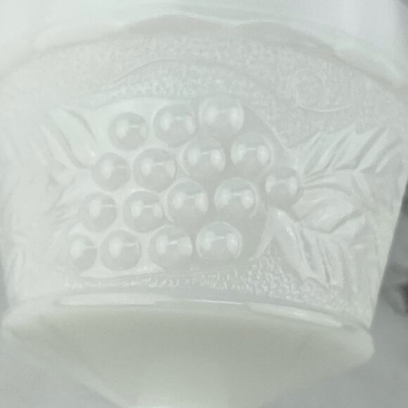 Vtg Anchor Hocking Milk Glass Grape Leaf Retro Mid Century Desert Cups Set of 2 - Picture 5 of 12
